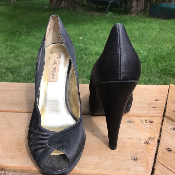 Steve Madden black pumps. Super comfortable. - Picture 1 of 4